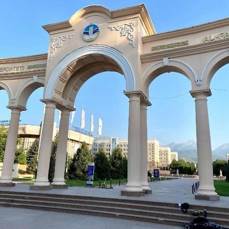 Отличная Квартира Со Всеми Удобствами. Almaty Exterior photo