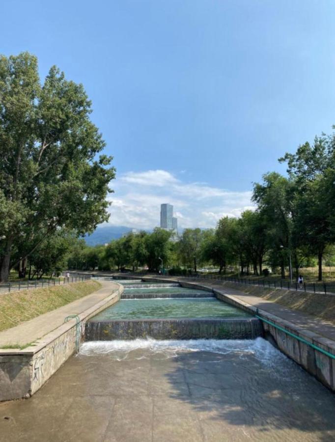 Отличная Квартира Со Всеми Удобствами. Almaty Exterior photo